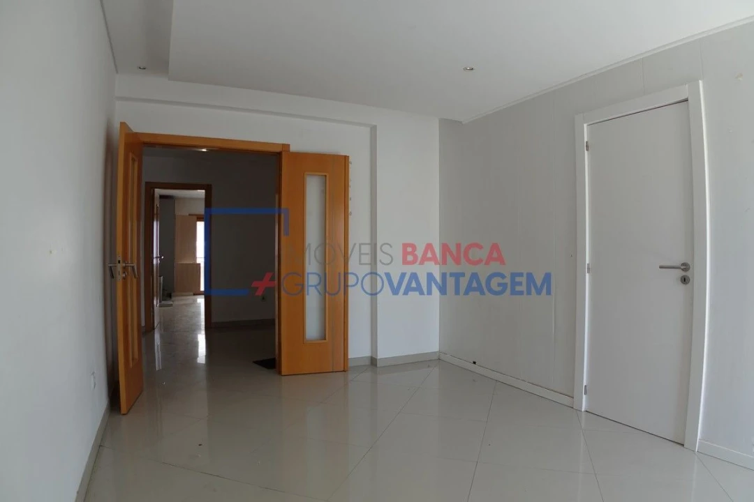 Apartamento T4 para Venda em Pinhal Novo Foto 9