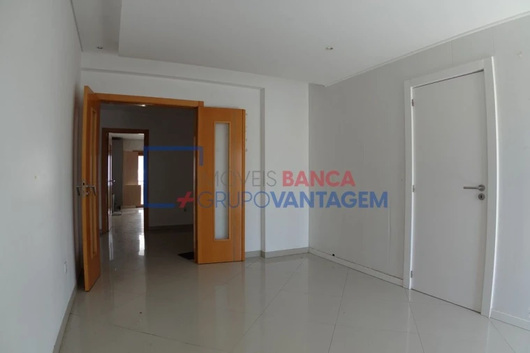 Apartamento T4 para Venda em Pinhal Novo Foto 9