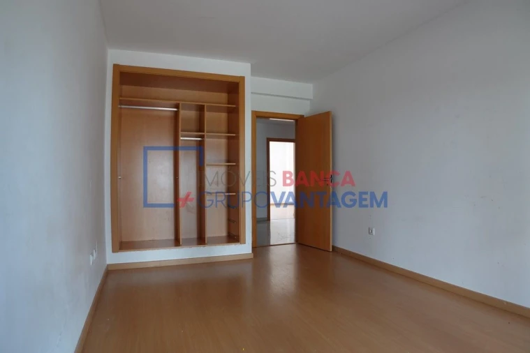 Apartamento T4 para Venda em Pinhal Novo Foto 22