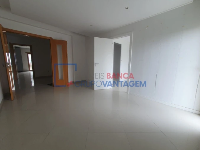 Apartamento T4 para Venda em Pinhal Novo Foto 2
