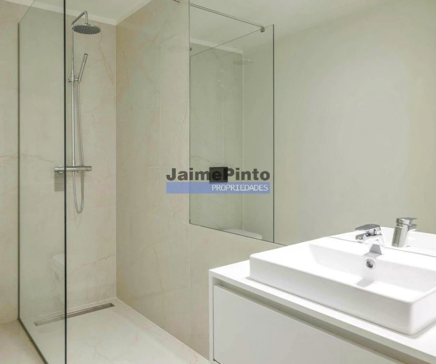 Apartamento T0 para Venda em Cedofeita, Santo Ildefonso, Sé, Miragaia, São Nicolau e Vitória Foto 2