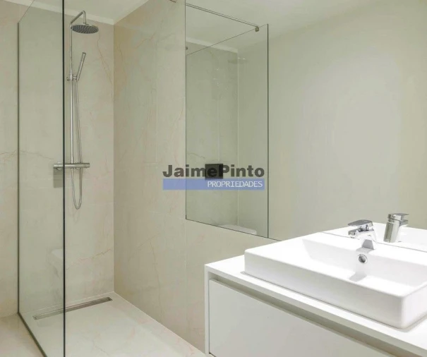 Apartamento T0 para Venda em Cedofeita, Santo Ildefonso, Sé, Miragaia, São Nicolau e Vitória Foto 2