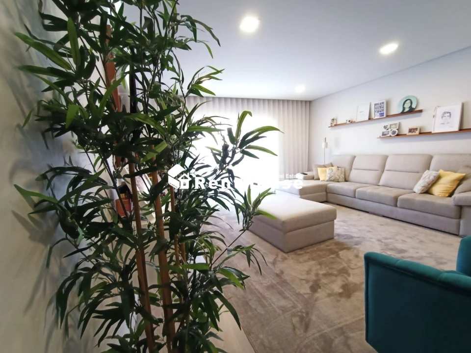 Apartamento T4 para Venda em Tavarede Foto 1