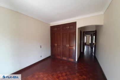 Moradia T4 para Venda em Arcozelo