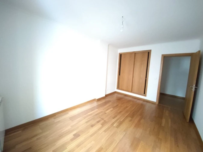 Apartamento T2 para Venda em Tavarede Foto 5