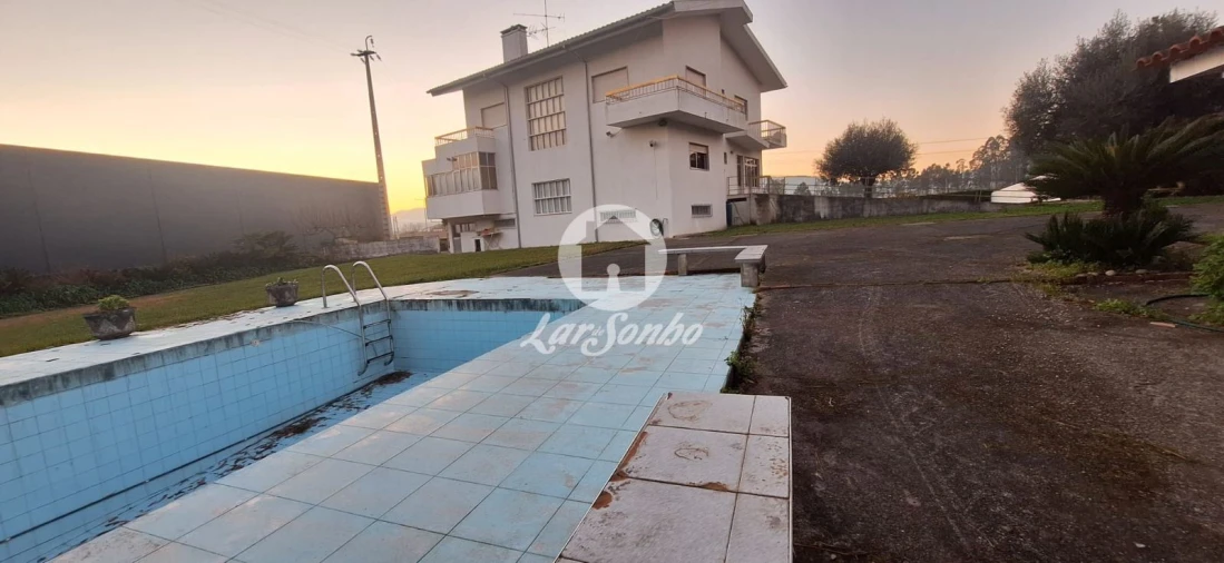 Moradia T4 para Venda em Roriz Foto 2