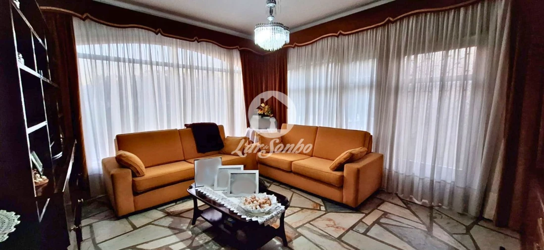 Moradia T4 para Venda em Roriz Foto 9