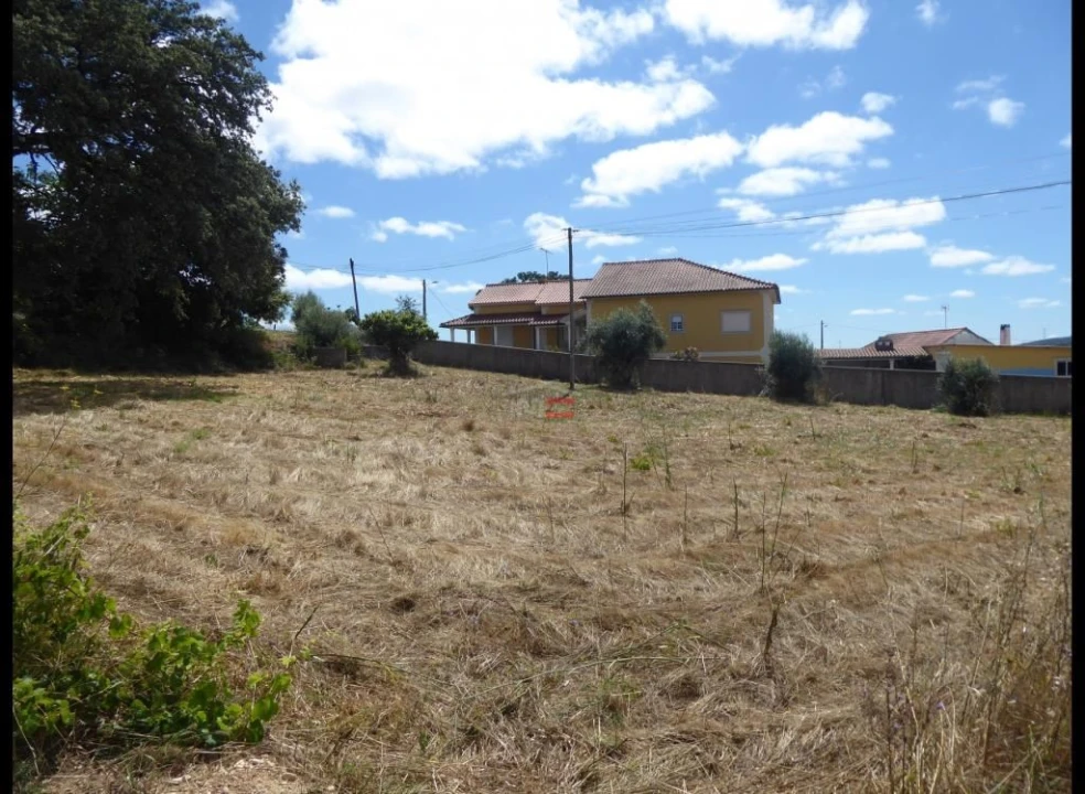 Terreno Misto para Venda em Atouguia Foto 1