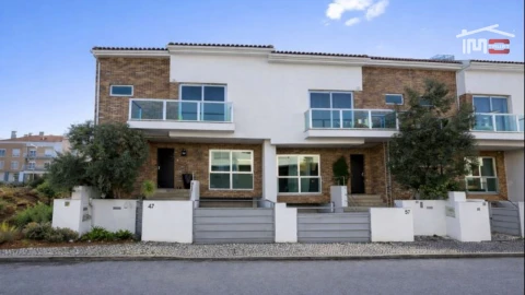 Moradia T3 para Venda em Atalaia e Alto Estanqueiro-Jardia