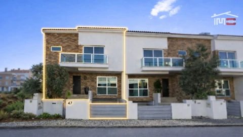 Moradia T3 para Venda em Atalaia e Alto Estanqueiro-Jardia