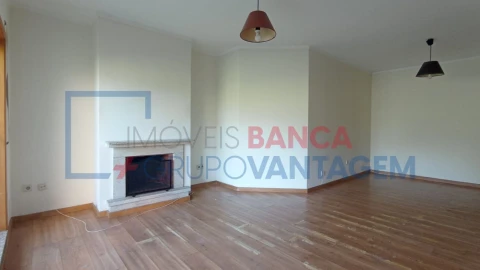 Apartamento T3 para Venda em Canelas