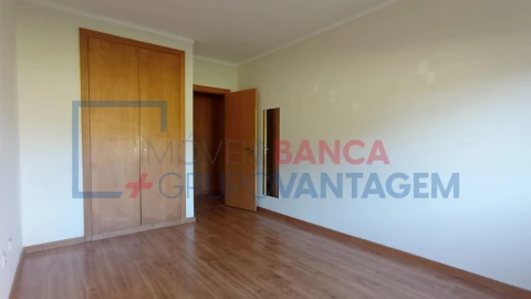 Apartamento T3 para Venda em Canelas