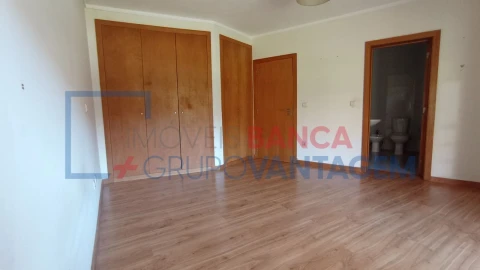 Apartamento T3 para Venda em Canelas
