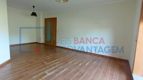Apartamento T3 para Venda em Canelas