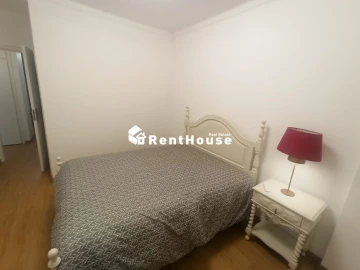 Apartamento T2 para Arrendamento em Santo Antonio dos Olivais