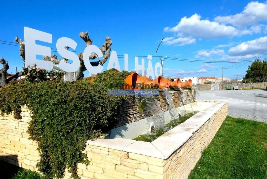 Moradia T4 para Venda em Escalhão Foto 3