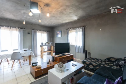 Moradia T3 para Venda em Nossa Senhora das Misericordias