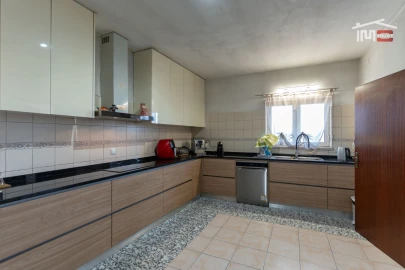 Moradia T3 para Venda em Nossa Senhora das Misericordias