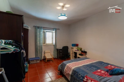 Moradia T3 para Venda em Nossa Senhora das Misericordias