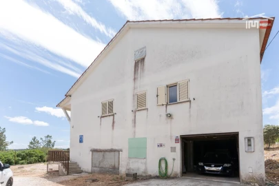 Moradia T3 para Venda em Nossa Senhora das Misericordias