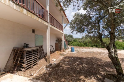 Moradia T3 para Venda em Nossa Senhora das Misericordias