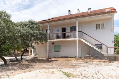 Moradia T3 para Venda em Nossa Senhora das Misericordias