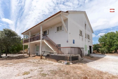 Moradia T3 para Venda em Nossa Senhora das Misericordias