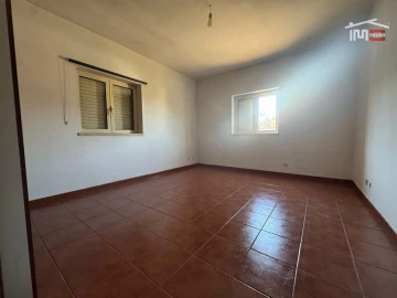 Moradia T3 para Venda em Nossa Senhora das Misericordias