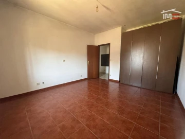 Moradia T3 para Venda em Nossa Senhora das Misericordias