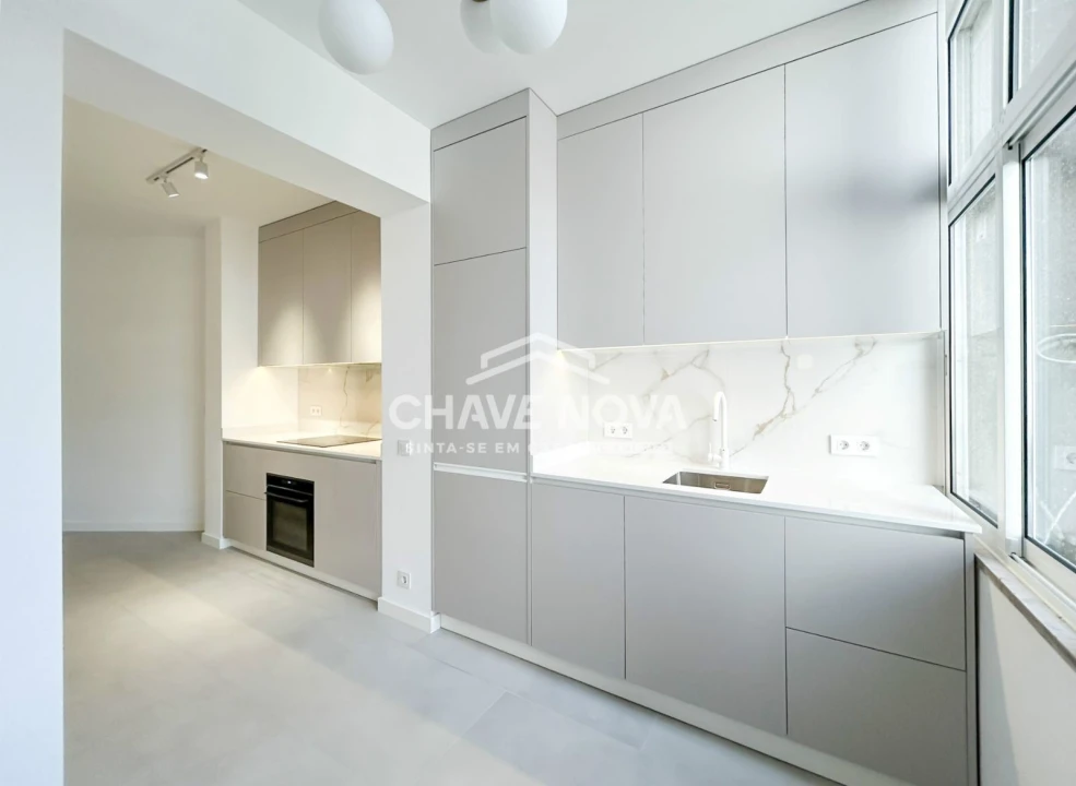 Apartamento T2 para Arrendamento em Santo António Foto 8