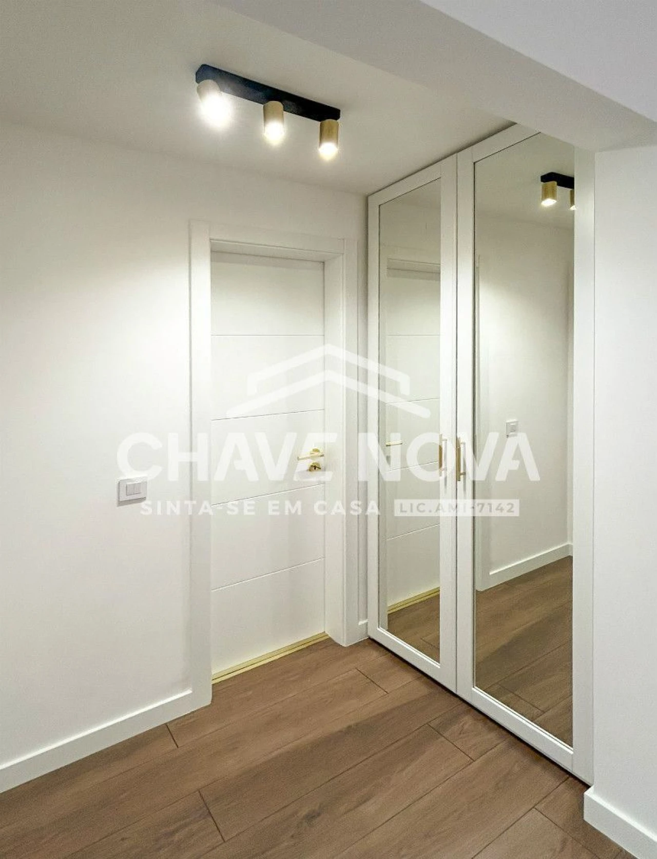 Apartamento T2 para Arrendamento em Santo António Foto 11