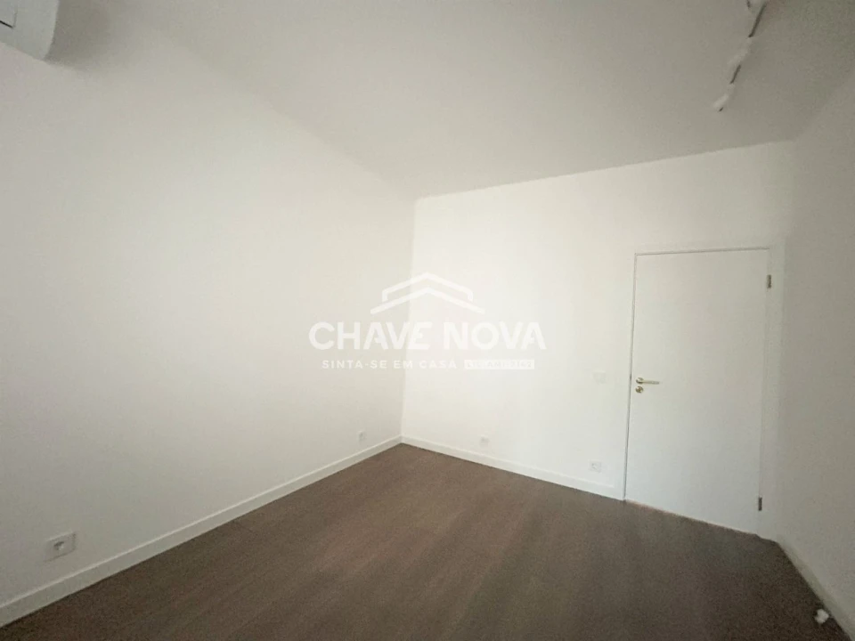 Apartamento T2 para Arrendamento em Santo António Foto 14