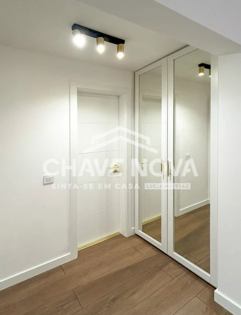 Apartamento T2 para Arrendamento em Santo António