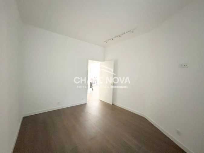 Apartamento T2 para Arrendamento em Santo António Foto 15