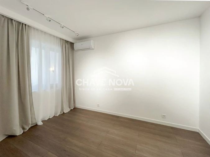 Apartamento T2 para Arrendamento em Santo António Foto 16