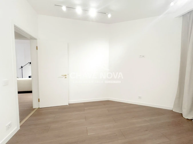 Apartamento T2 para Arrendamento em Santo António Foto 17