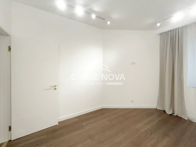 Apartamento T2 para Arrendamento em Santo António Foto 20