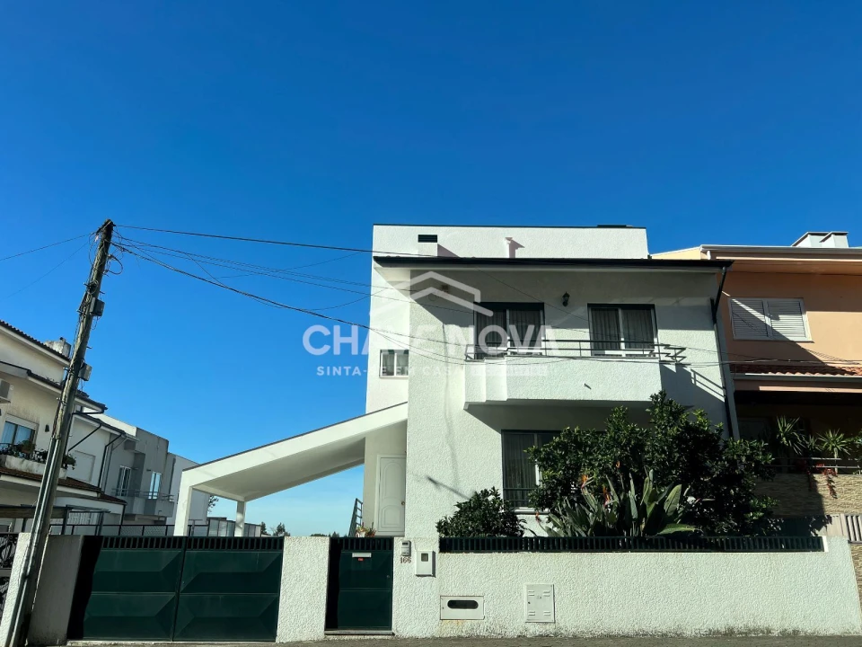 Moradia T4 para Venda em Arcozelo Foto 1