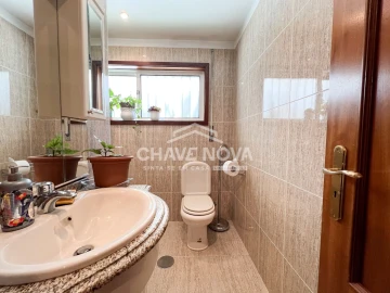 Moradia T4 para Venda em Arcozelo