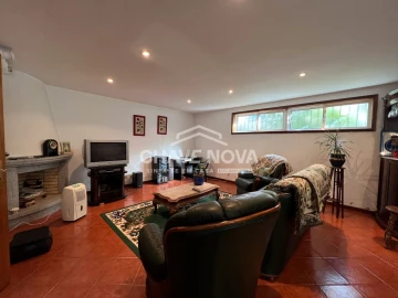 Moradia T4 para Venda em Arcozelo