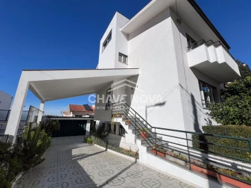 Moradia T4 para Venda em Arcozelo