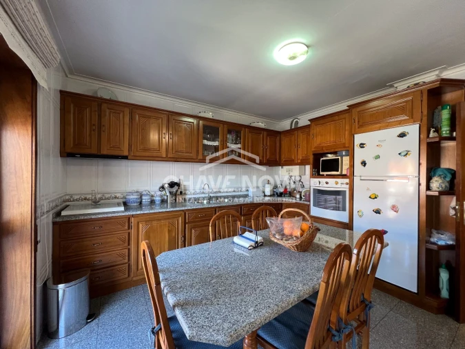 Moradia T4 para Venda em Arcozelo Foto 4