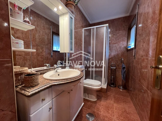 Moradia T4 para Venda em Arcozelo Foto 6