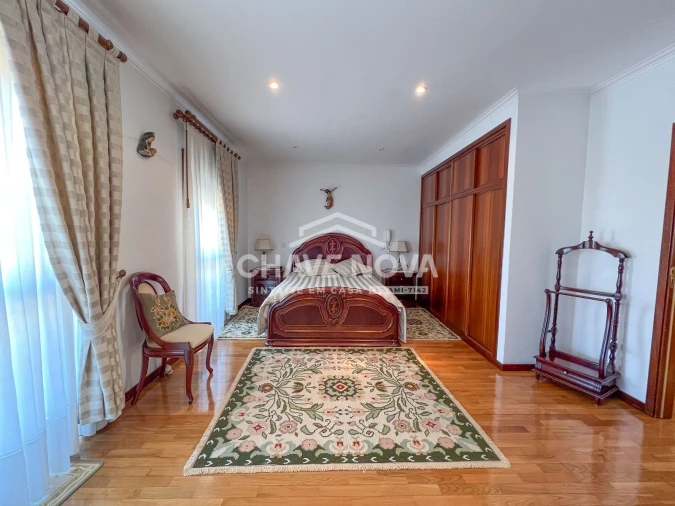 Moradia T4 para Venda em Arcozelo Foto 7