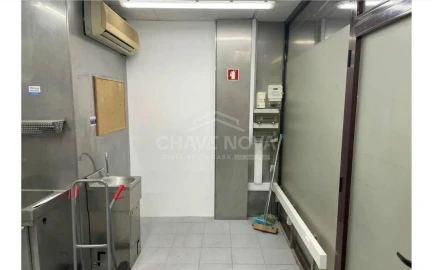 Loja para Venda em Arcozelo