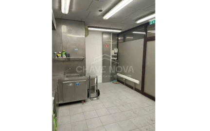 Loja para Venda em Arcozelo