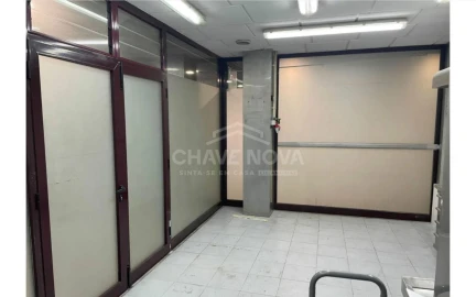 Loja para Venda em Arcozelo