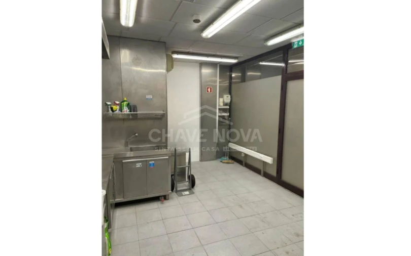 Loja para Venda em Arcozelo Foto 4