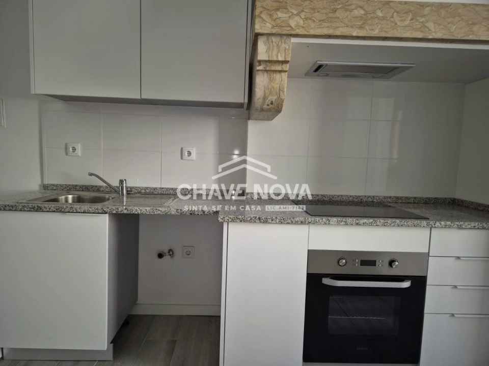Apartamento T3 para Arrendamento em Avenidas Novas Foto 4