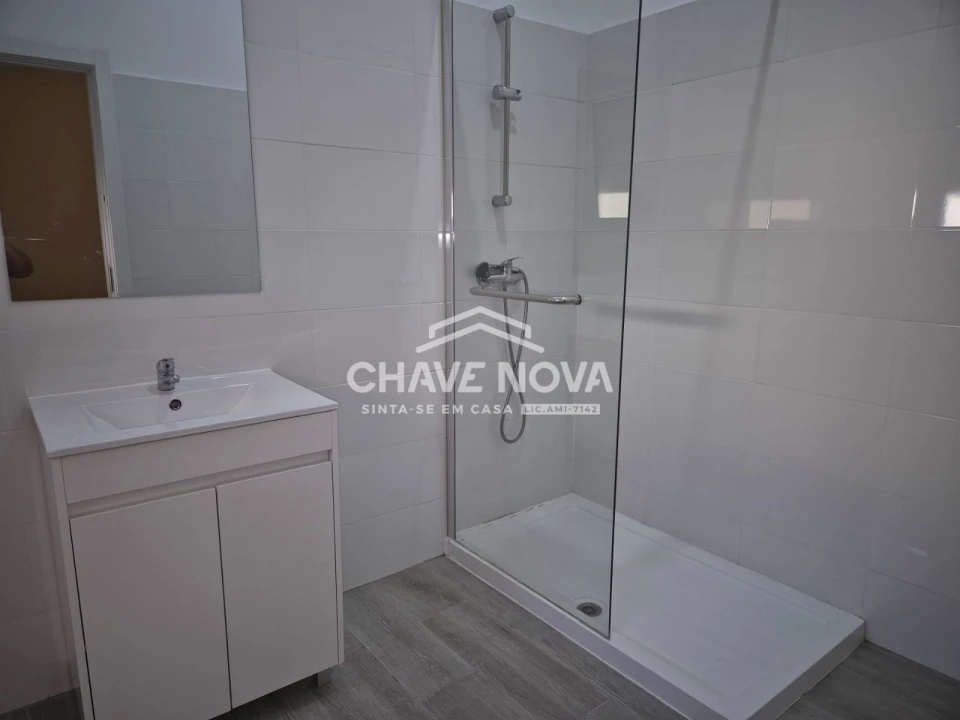 Apartamento T3 para Arrendamento em Avenidas Novas Foto 9